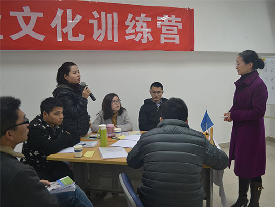 1、學(xué)員們在課堂上暢所欲言